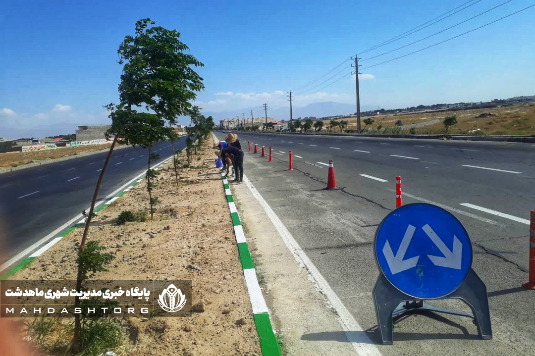 🔘رنگ آمیزی جداول بلوار راشته توسط حوزه خـــدمات شهری شهرداری ماهدشت