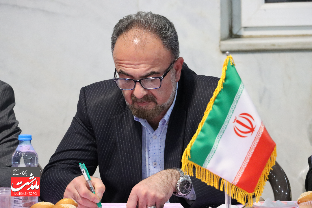 حضور شهردار و معاونین شهرداری ماهدشت در جمع نمازگزاران مسجد جامع