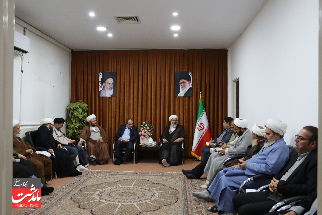 نشست صمیمی ائمه جماعات مساجد ماهدشت با شهردار با هدف تقویت تعامل مدیریت شهری و مساجد